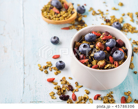 Matcha green tea granola with berries 45786306