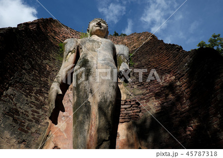 Wat Phra Si lriyabot with Buddha Statues 45787318