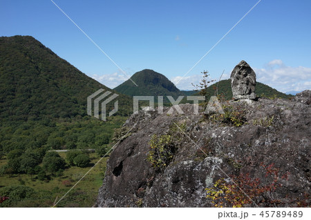 群馬県　榛名山　榛名高原の沼の原　スルス岩から見た榛名富士 45789489