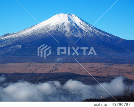 青空に映える晩秋の富士山5 青空に映える晩秋の富士山5 45790797