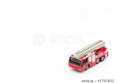 はしご付き消防車:fire truck 45792832