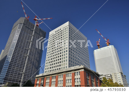 横浜市中区 【神奈川県】 建設中のビルと合同庁舎 45793030