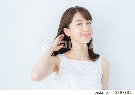 young woman 45797389