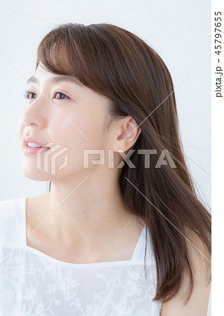 young woman 45797655