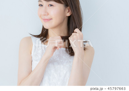 young woman 45797663