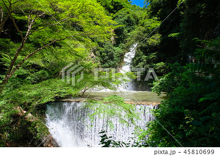 神戸 布引の滝 雌滝 増水 の写真素材