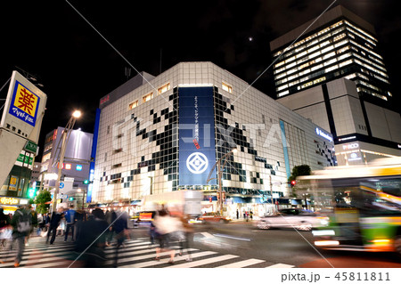 日本の東京都市景観 「上野広小路」の交差点などを望む 日本の東京都市景観 「上野広小路」の交差点などを望む 45811811