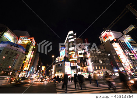 日本の東京都市景観 「上野広小路」の交差点などを望む(画面奥にドン・キホーテ上野店)) 日本の東京都市景観 「上野広小路」の交差点などを望む(画面奥にドン・キホーテ上野店)) 45813864