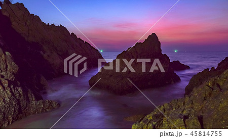 big one shaped rock in beautiful sunset big one shaped rock in beautiful sunset 45814755