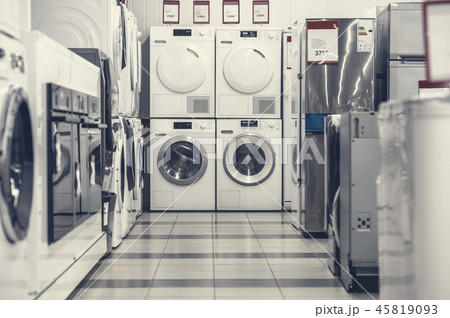 washing mashines in appliance store 45819093