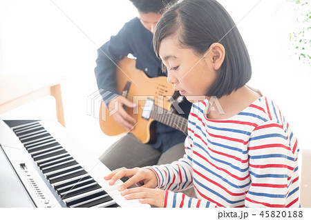 ギターとキーボードでセッション ギターとキーボードでセッション 45820188