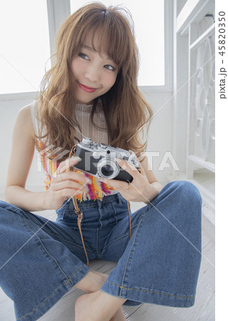 カメラ女子　　ロングヘアー 45820350