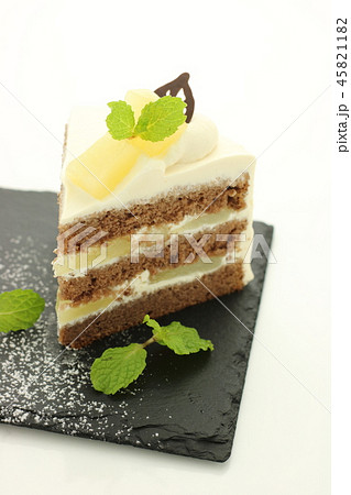 ラ・フランスのショートケーキ 45821182