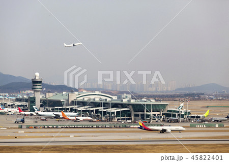 空港 管制塔 飛行機 45822401