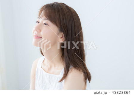 young woman 45828864