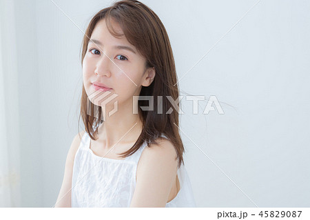 young woman young woman 45829087