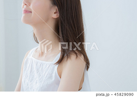 young woman 45829090