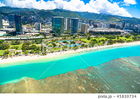 《ハワイ》ホノルル・アラモアナ上空・オアフ島《航空写真》 45830734