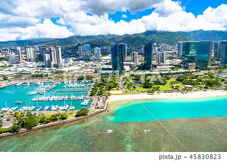 《ハワイ》ホノルル・アラモアナ上空・オアフ島《航空写真》 45830823
