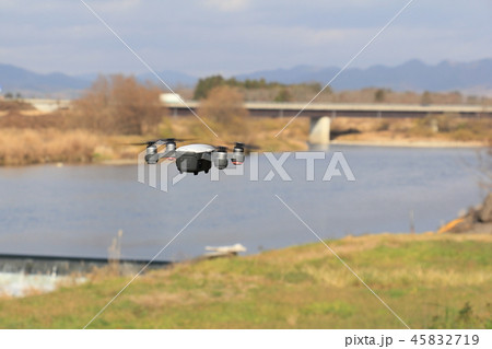 ドローン飛行イメージ ドローン飛行イメージ 45832719