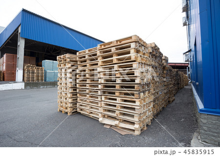 Row of wooden pallets in stock 45835915