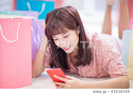 woman shopping on the internet 45836589