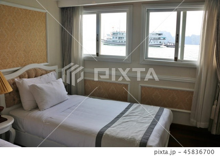 ベトナム ハロン湾クルーズ 客室のベッド ベトナム ハロン湾クルーズ 客室のベッド 45836700