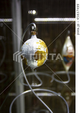 Gold globe Vintage Christmas tree toy decorations 45837499