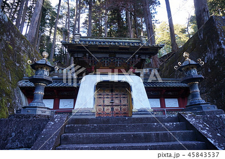 【世界遺産 日光の社寺】輪王寺大猷院皇嘉門の晩秋の風景 栃木県日光市 【世界遺産 日光の社寺】輪王寺大猷院皇嘉門の晩秋の風景 栃木県日光市 45843537