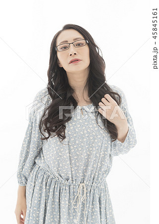 女性 眼鏡 ヘアスタイル ロングヘア 女性 眼鏡 ヘアスタイル ロングヘア 45845161