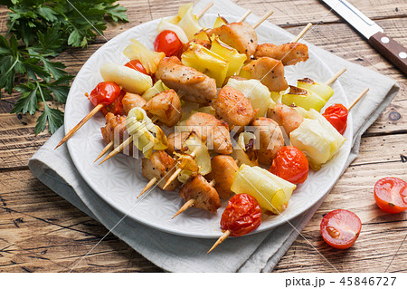 Kebab chicken, zucchini and tomatoes on skewers Kebab chicken, zucchini and tomatoes on skewers 45846727