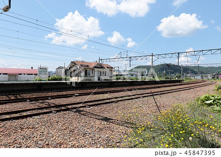 函館本線、近文駅のホームの待合室 45847395