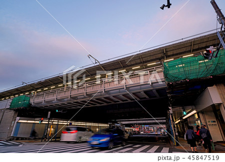 日本の東京都市景観　西日暮里駅などを望む 45847519