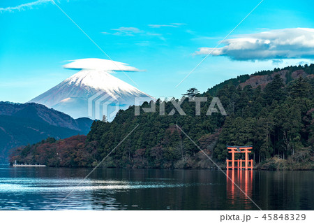 Mountain Fuji, Lake Ashi with Hakone temple 45848329