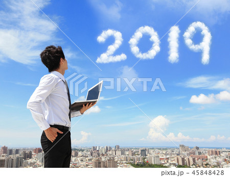 man look to 2019 year 45848428