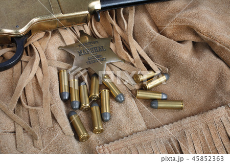 Wild west period repeating rifle with ammunition Wild west period repeating rifle with ammunition 45852363