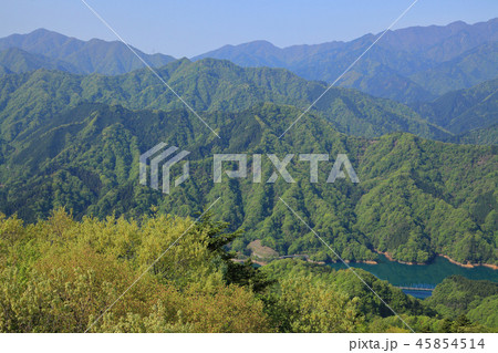 神奈川の愛甲郡にある仏果山山頂から南西側の大山、二ノ塔、塔ノ岳方面 45854514