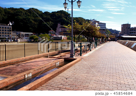 美しい海辺の温泉町　雲仙小浜の町並み 45854684