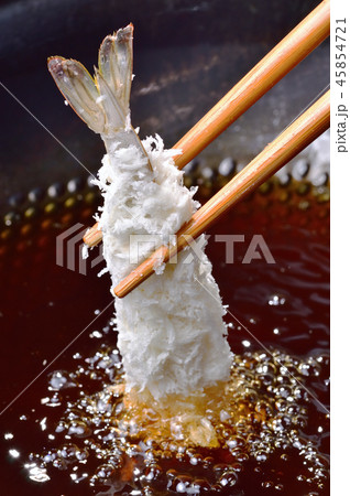 エビフライの調理シーン エビフライの調理シーン 45854721