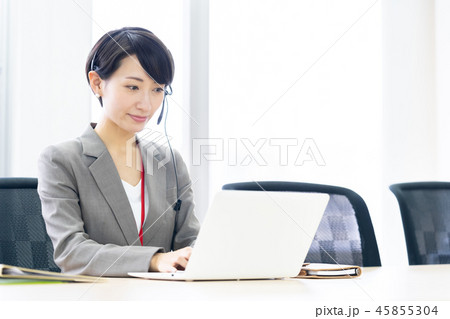 ビジネスウーマン 女性社員 女性会社員 オフィスイメージ 職場 ビジネスイメージ ビジネスウーマン 女性社員 女性会社員 オフィスイメージ 職場 ビジネスイメージ 45855304
