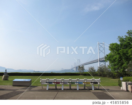 瀬戸大橋とベンチ 45855856