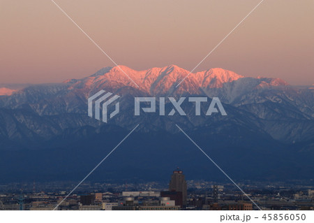 夕に焼けた毛勝三山 夕に焼けた毛勝三山 45856050