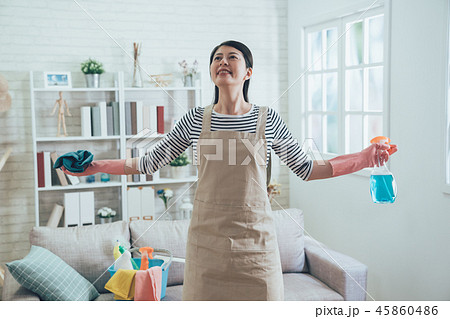 carefree housewife opening arms smiling carefree housewife opening arms smiling 45860486