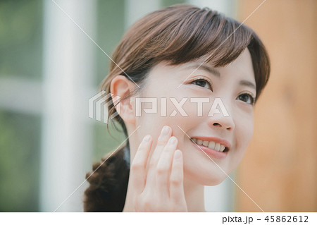 young woman 45862612
