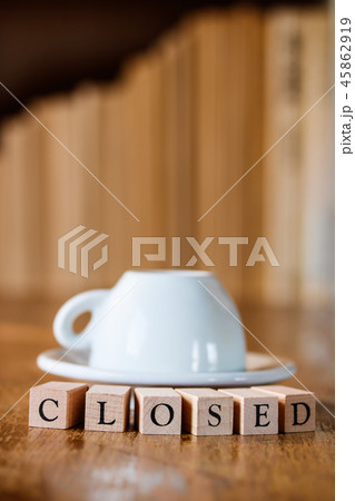 CLOSED クローズド 45862919