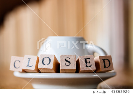 CLOSED クローズド 45862926