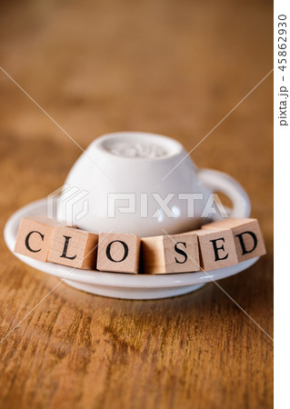 CLOSED クローズド 45862930