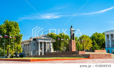 Monument to Vladimir Lenin in Simferopol, Crimea Monument to Vladimir Lenin in Simferopol, Crimea 45868930