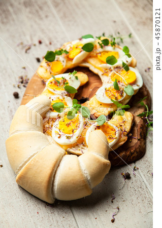 Butter croissant sandwiches 45870121