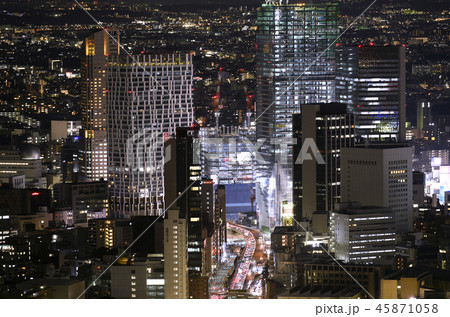 日本の東京都市景観　渋谷の高層ビル群などを望む（夜景） 45871058